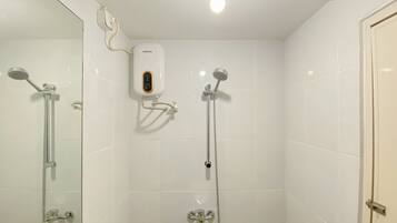 Estudio | Baño | Regadera, amenidades de baño gratuitas, toallas