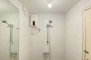 Studio | Bathroom | Shower, free toiletries, towels - Great Choice And Cozy Studio Tokyo Riverside Pik 2 Apartment (Teluknaga)