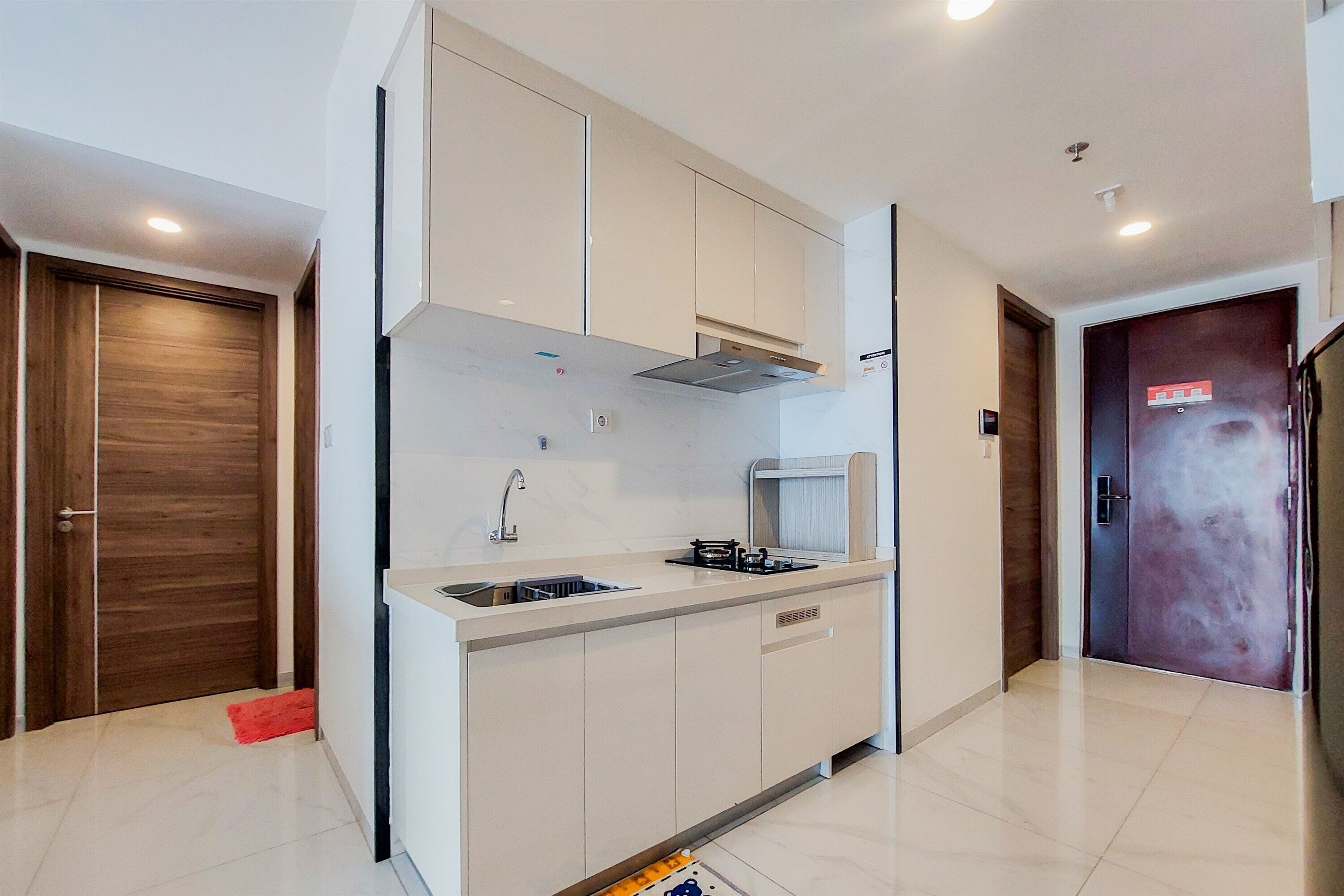 Apartment | Private kitchen | Full-size fridge, stovetop