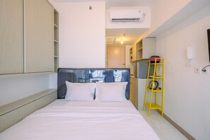 Free WiFi - Simply And Nice Studio At Tokyo Riverside Pik 2 Apartment (Teluknaga)