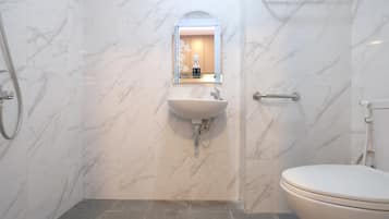 Estudio | Baño | Regadera, amenidades de baño gratuitas, toallas