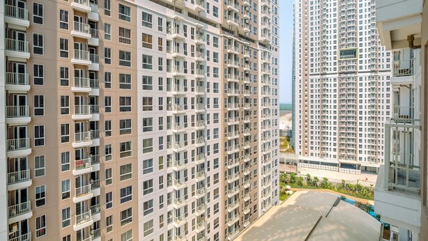 A high-rise residential building with multiple balconies and a clear view of the surrounding area. - Modern And Comfy Studio At Tokyo Riverside Pik 2 Apartment (Teluknaga)