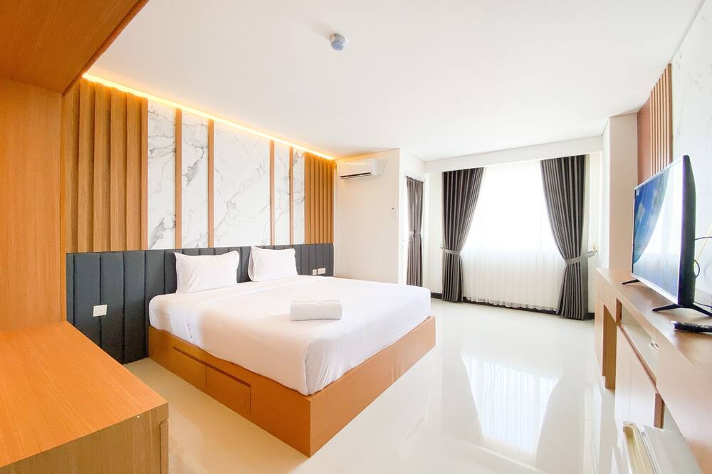 Cozy Living Studio (No Kitchen) At Sentraland Semarang Apartment