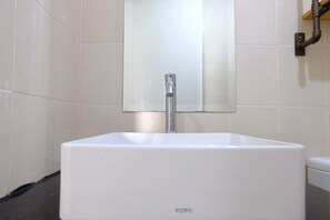 Apartamento | Baño | Ducha, artículos de higiene personal gratuitos y toallas