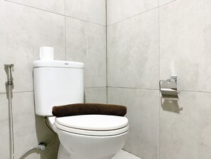 Estudio | Baño | Ducha, artículos de higiene personal gratuitos y toallas