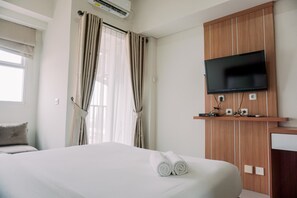 Free WiFi - Restful And Enjoy Living Studio Parkland Avenue Apartment (South Tangerang)