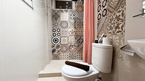 Studio | Bathroom