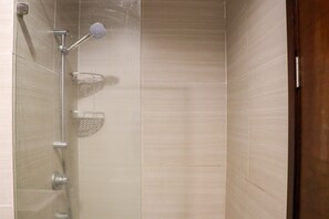 스튜디오 | 욕실 | 샤워 시설, 무료 세면용품, 타월