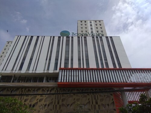 Modern Look 2Br At Bogor Valley Apartment