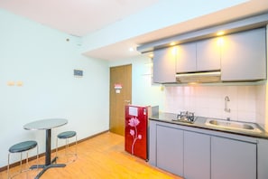 Appartamento | Cucina privata | Frigorifero con congelatore, piano cottura