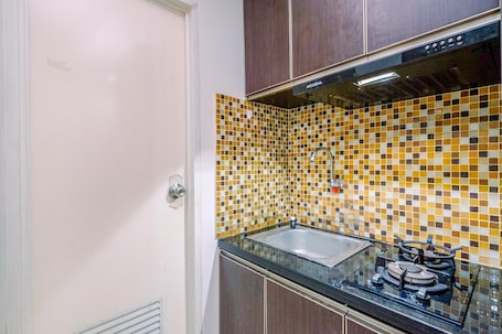 Apartment | Private kitchen | Full-size fridge, stovetop