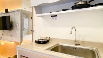 Studio | Private kitchen | Full-sized fridge, stovetop