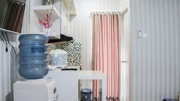 Studio | Private kitchen | Full-size fridge, stovetop