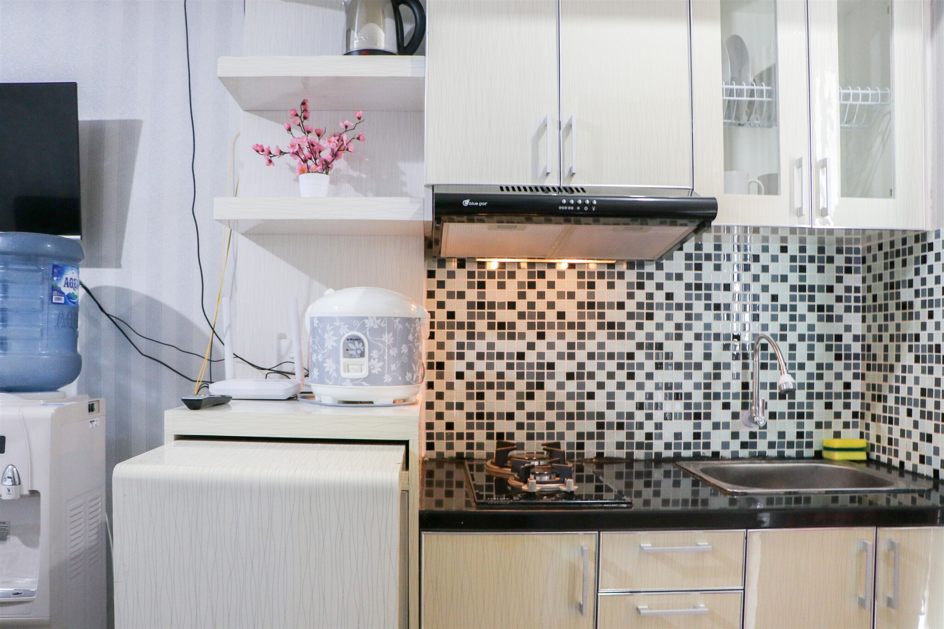 Studio | Private kitchen | Full-size fridge, stovetop