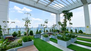 Exterior - Modern Look And Comfy 2Br Menteng Park Apartment (Jakarta)