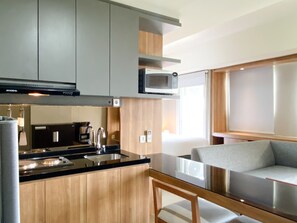 Studio | Private kitchen | Full-size fridge, stovetop