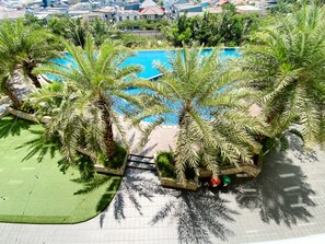 Hồ bơi ngoài trời