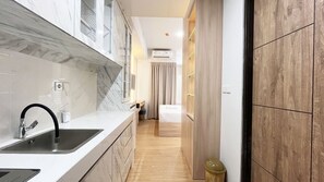 Studio | Private kitchen - Modern And Nice Studio At Delft Ciputra Makassar Apartment (Makassar)