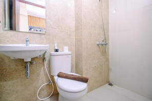 Studiolejlighed | Badeværelse | Bruser, håndklæder