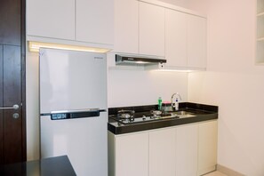 Appartement | Privékeuken | Een koelkast/vriezer, een kookplaat