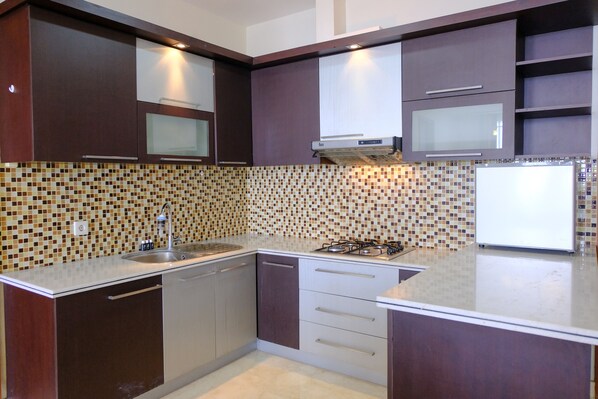 Private kitchen - Spacious Designed 2Br Dago Butik Apartment (Bandung)
