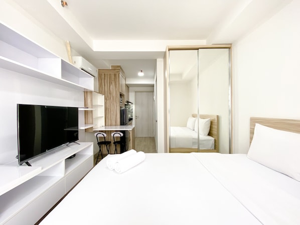 Free WiFi - Homey And Compact Studio At Azalea Suites Apartment (Cikarang)