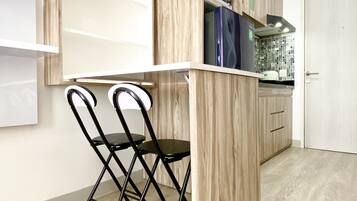 Studio | Private kitchen | Full-size fridge, stovetop