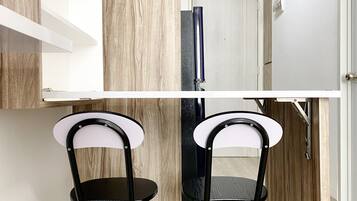 Studio | Private kitchen | Full-size fridge, stovetop