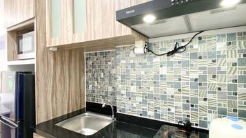 Studio | Private kitchen | Full-size fridge, stovetop