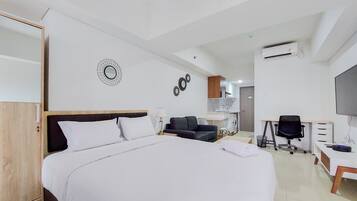 Minibar, free WiFi