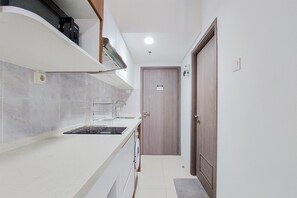 Studio | Dapur peribadi | Peti sejuk/penyejuk beku saiz penuh, dapur 