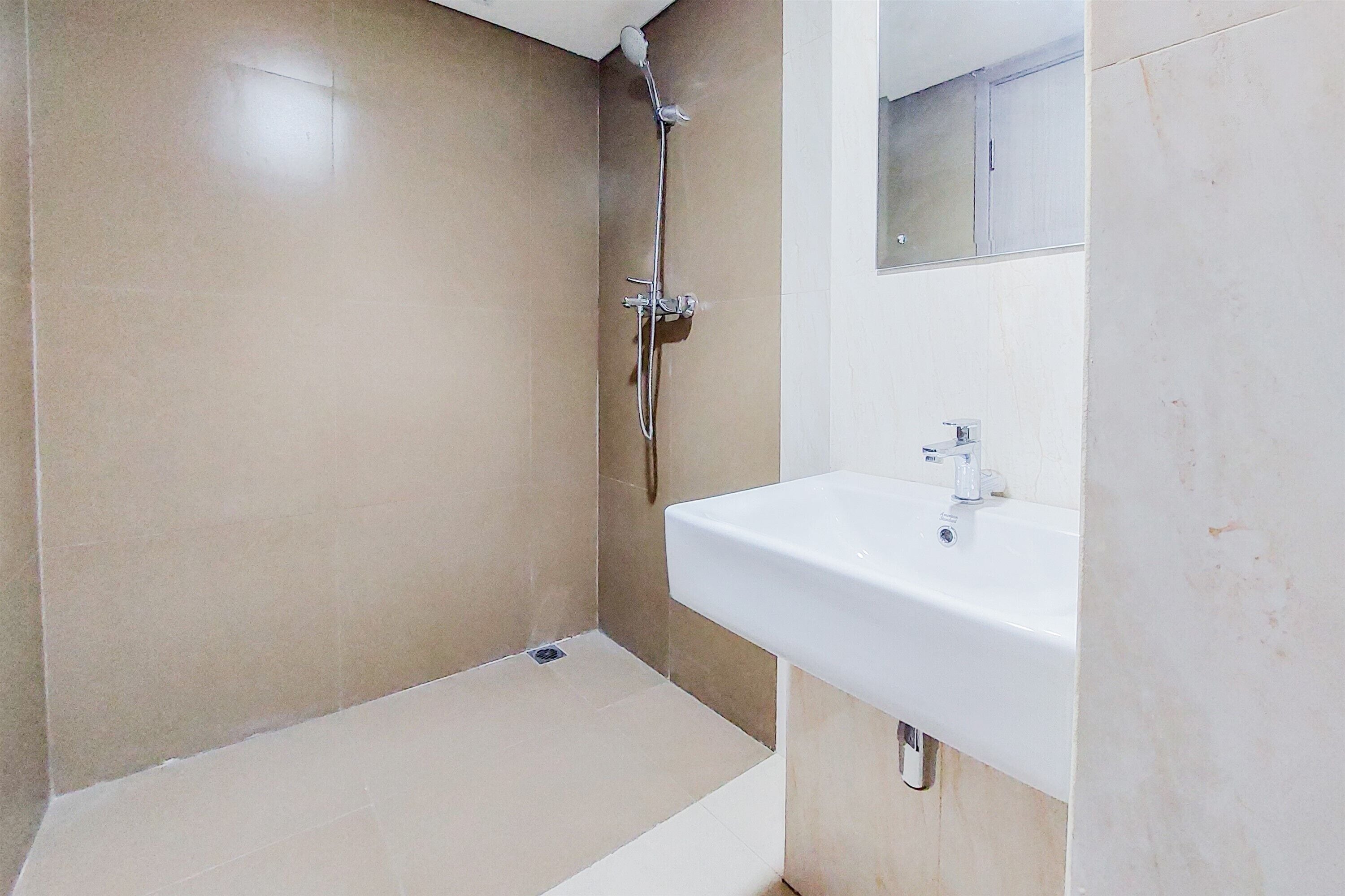 Studio | Phòng tắm | Buồng tắm vòi sen, khăn tắm 