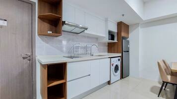Apartment | Private kitchen | Full-sized fridge, stovetop