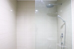 Bathroom - Modern And Compact Designed 1Br At Ciputra International Apartment (Jakarta)