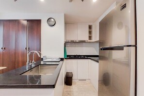 Private kitchen - Great Designed And Homey 2Br At Branz Bsd City Apartment (Pagedangan)