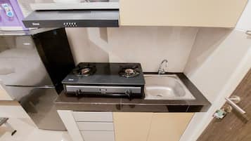 Studiolejlighed | Privat køkken | Køleskab/fryser i fuld størrelse, kogeplade