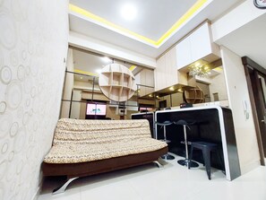 Living area - Modern Look 1Br At Uttara The Icon Apartment (Depok)
