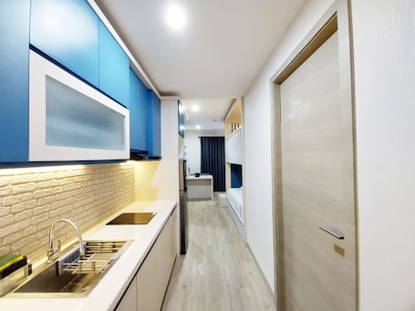 Refrigerador con freezer, placa de cocina