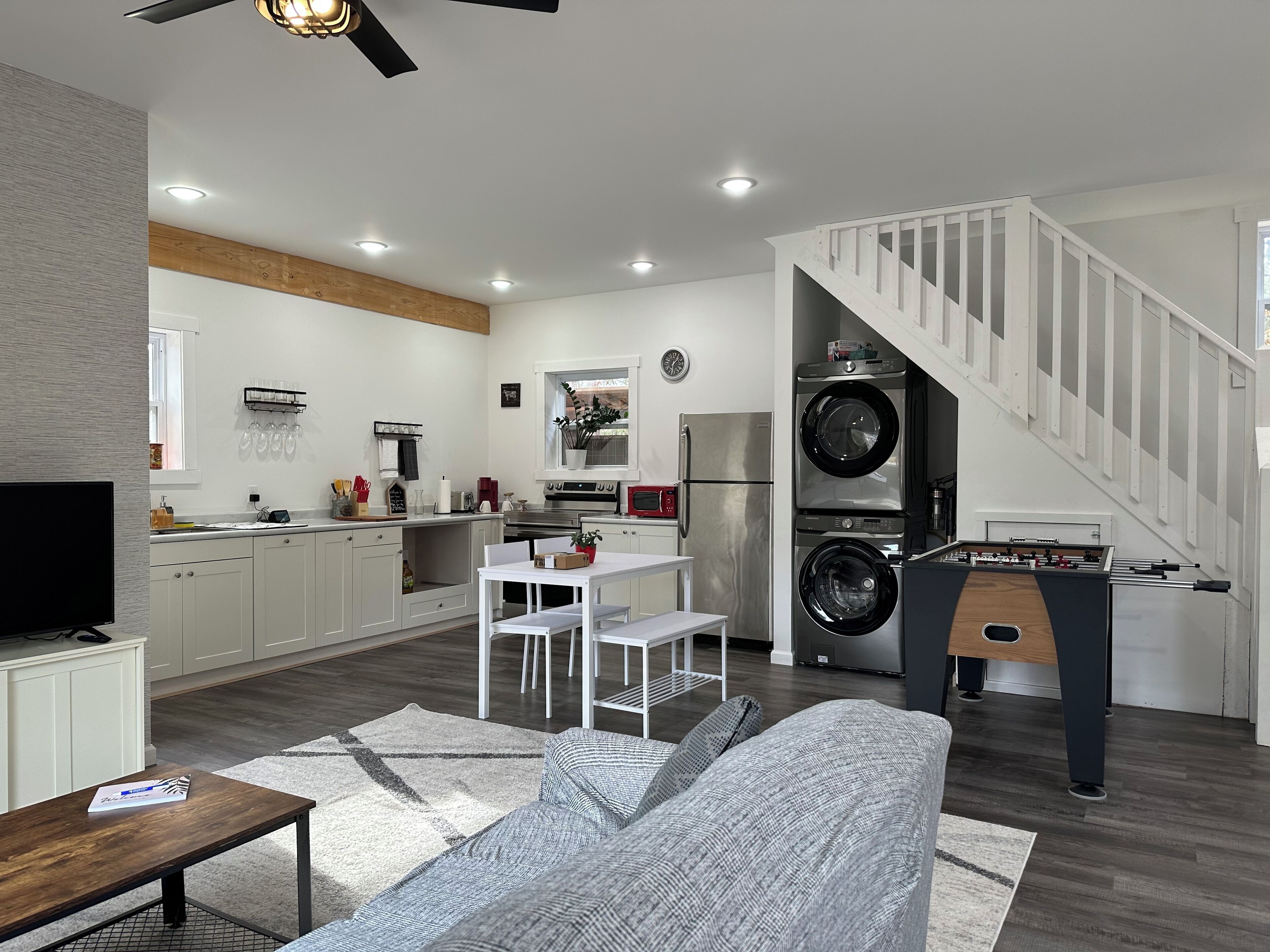 Smart TV, fireplace, books, offices