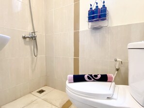 Studio | Bathroom | Shower, towels - Best Choice And Tidy Studio Meikarta Apartment (Cikarang)