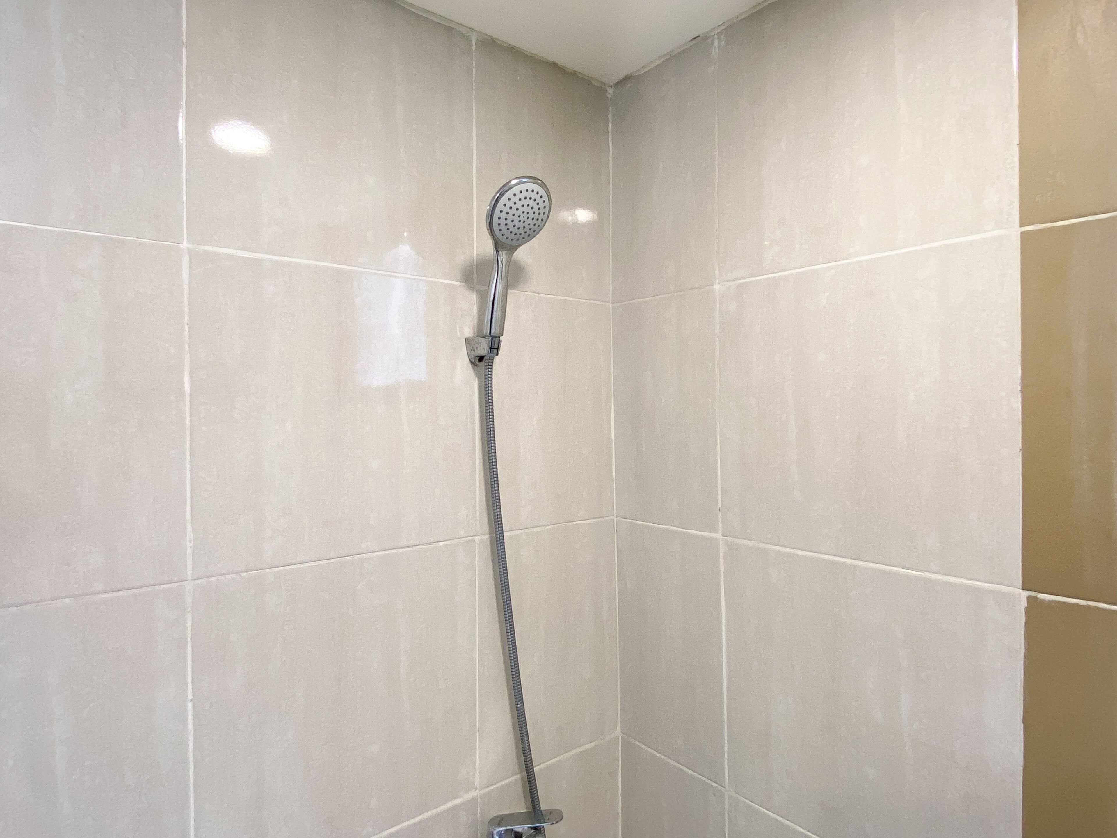 Studio | Kamar mandi | Shower dan handuk