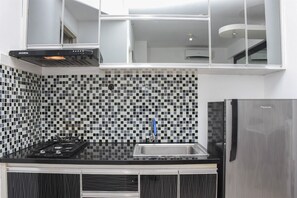 Huoneisto | Yksityinen keittiö | Täysikokoinen jääkaappi, liesi