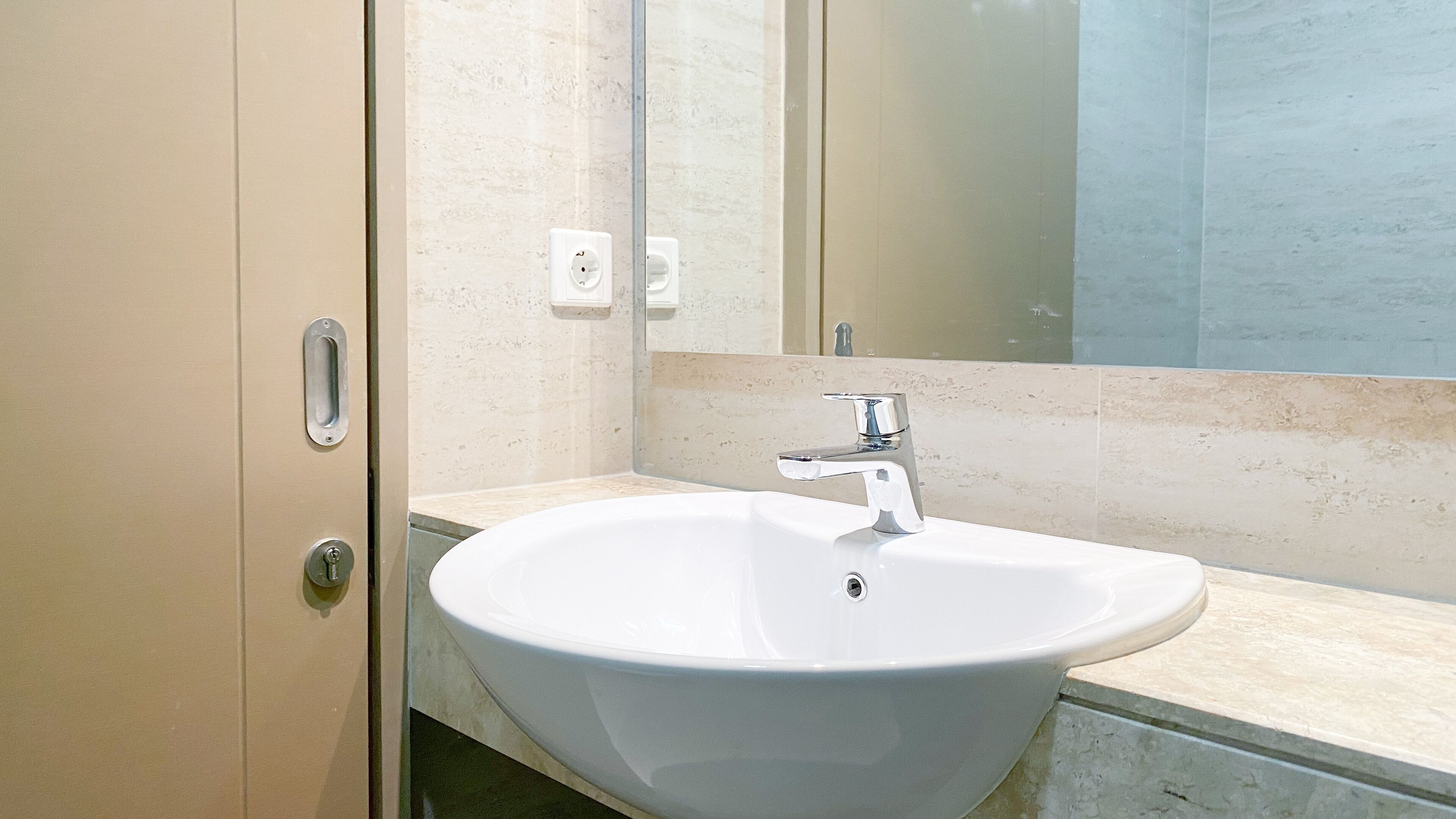 Apartment | Bathroom | Shower, towels