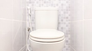 Studio | Bathroom | Separate bathtub and shower, towels - Simply Studio At 18Th Floor Tokyo Riverside Pik 2 Apartment (Teluknaga)