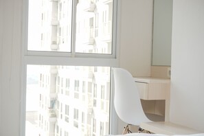 Studio | Minibar, free WiFi - Simply Studio At 18Th Floor Tokyo Riverside Pik 2 Apartment (Teluknaga)