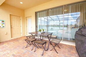 屋外ダイニングエリア