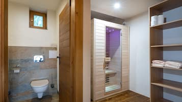 Douche, sèche-cheveux, serviettes fournies, savon