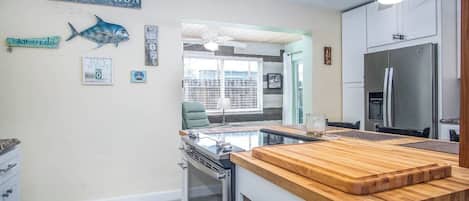 Microwave, oven, stovetop, coffee/tea maker