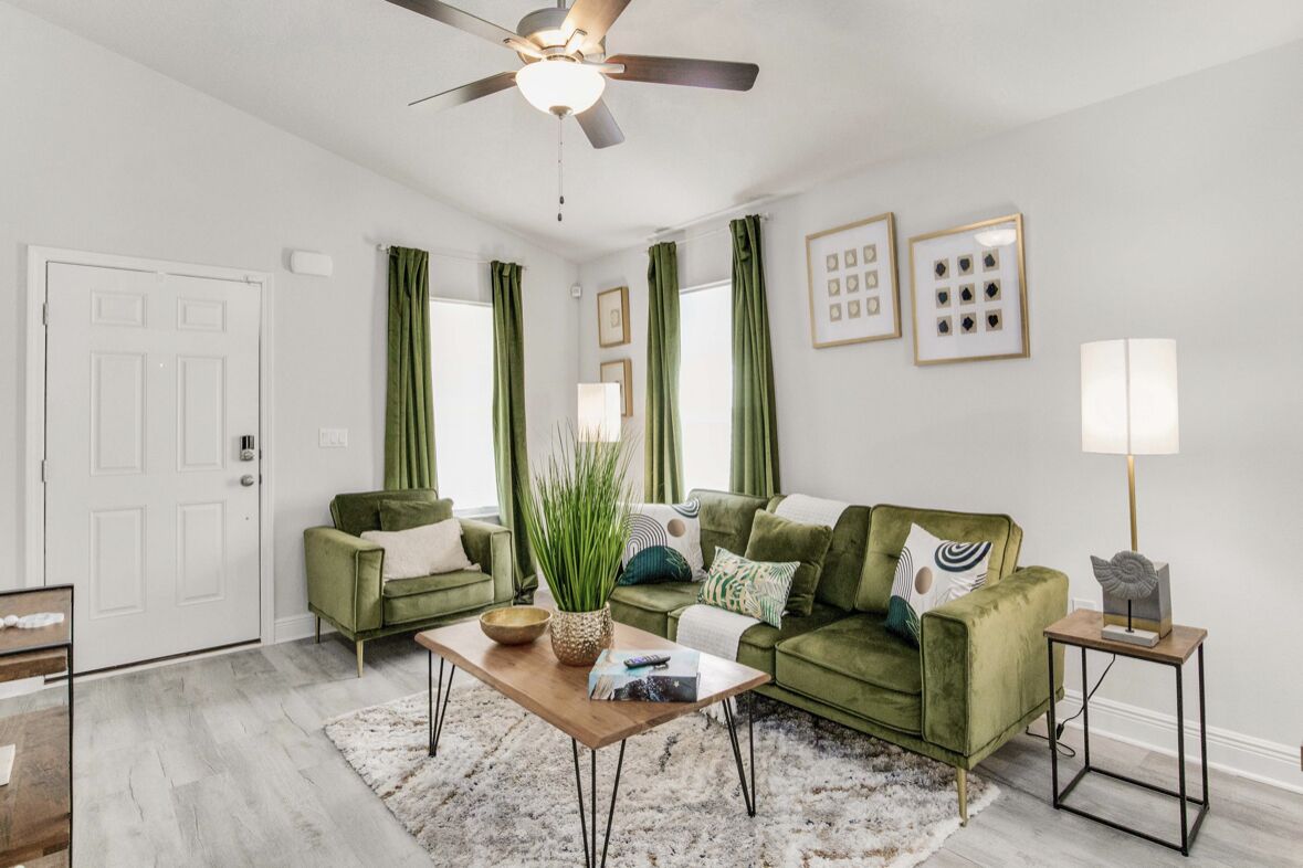Retreat at the Oasis, next to shopping centers near the beach and downtown !!!
