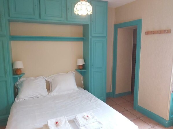 1 bedroom, WiFi, bed sheets